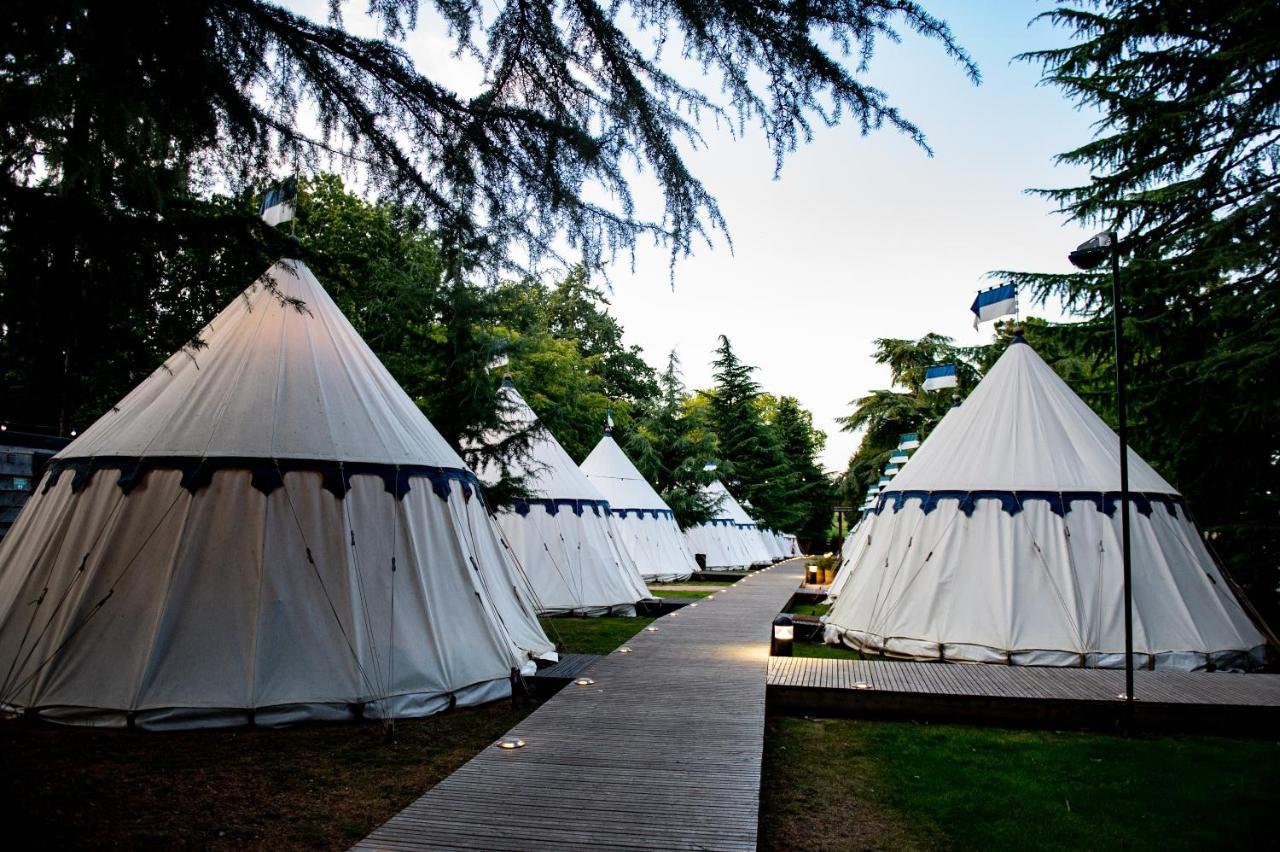 Warwick Castle Hotel & Knight'S Village Exterior photo