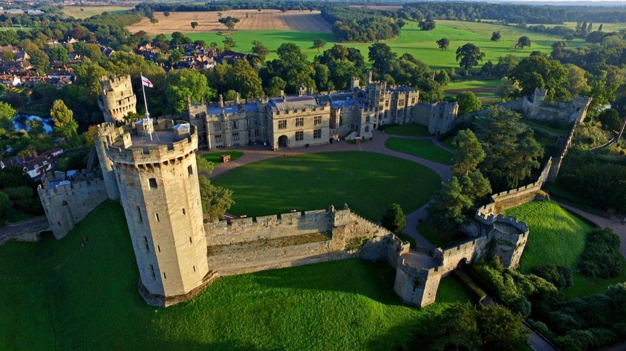 Warwick Castle Hotel & Knight'S Village Exterior photo